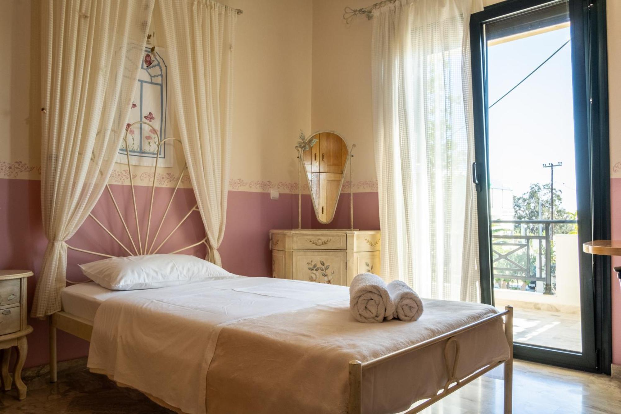 Spacious House In A Quiet Neighbourhood เอียราเปตรา ภายนอก รูปภาพ